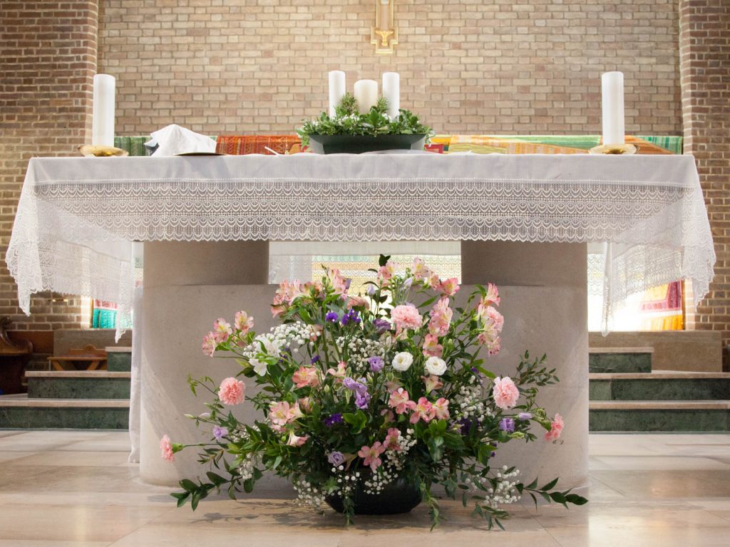 Church of the Immacualte Conception, Portswood, Southampton – wedding flowers beneath the altar
