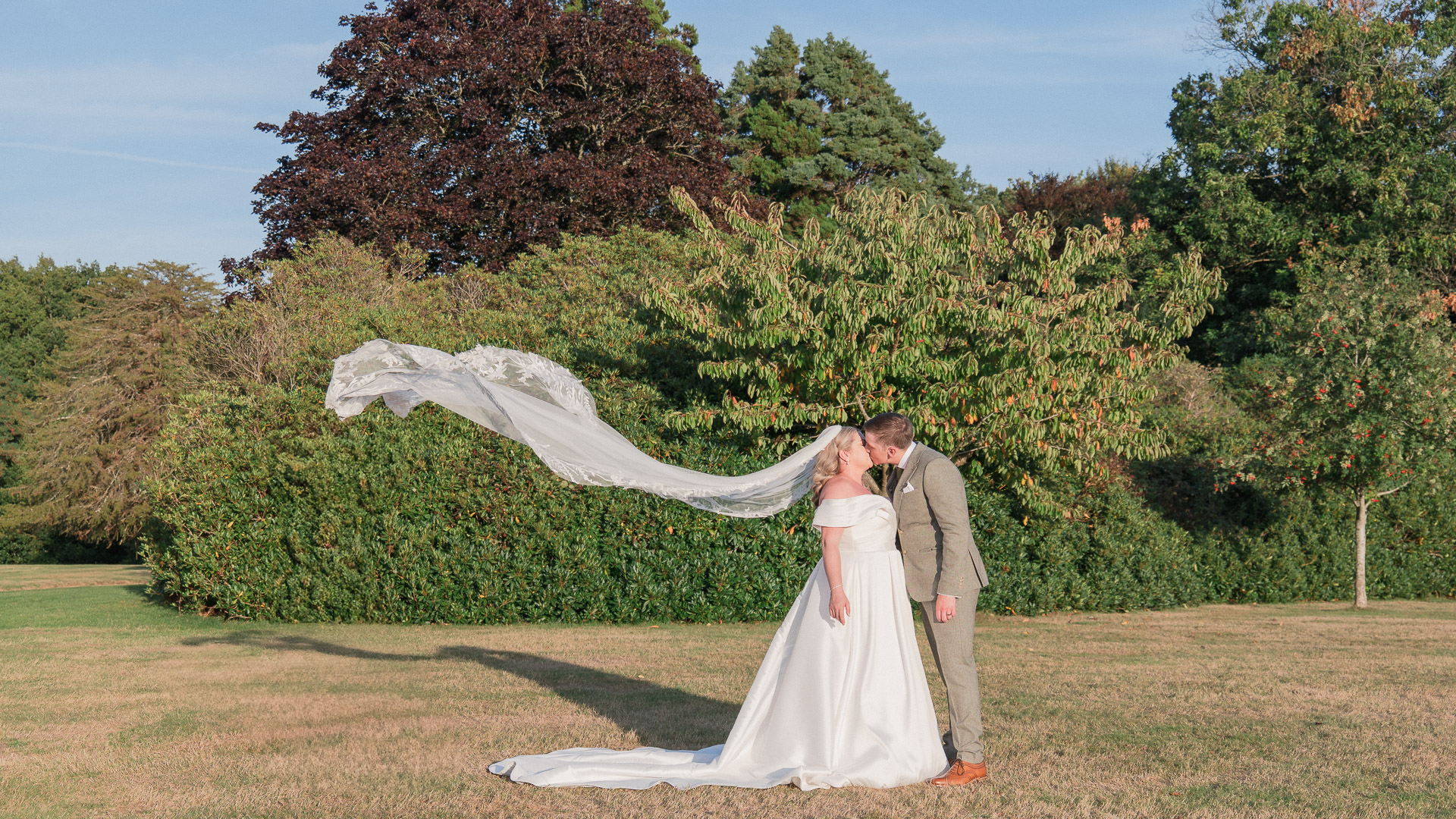 Elegant Rookesbury Park wedding