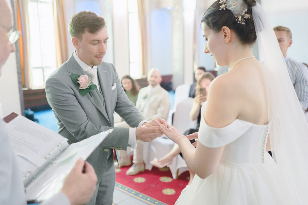 Portsmouth Guildhall wedding – exchange of rings