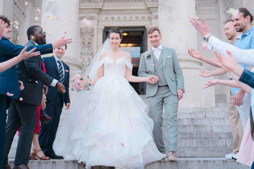 Portsmouth Guildhall wedding – confetti on the steps