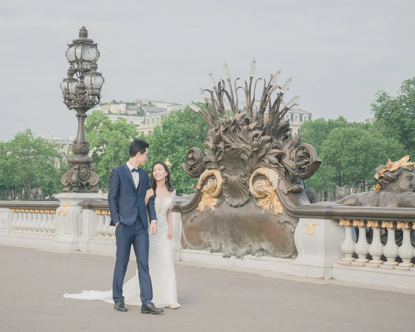 paris-france-destination-wedding-photographer-6020265.jpg Oriental couple in wedding dress on the Pont Aleandre III