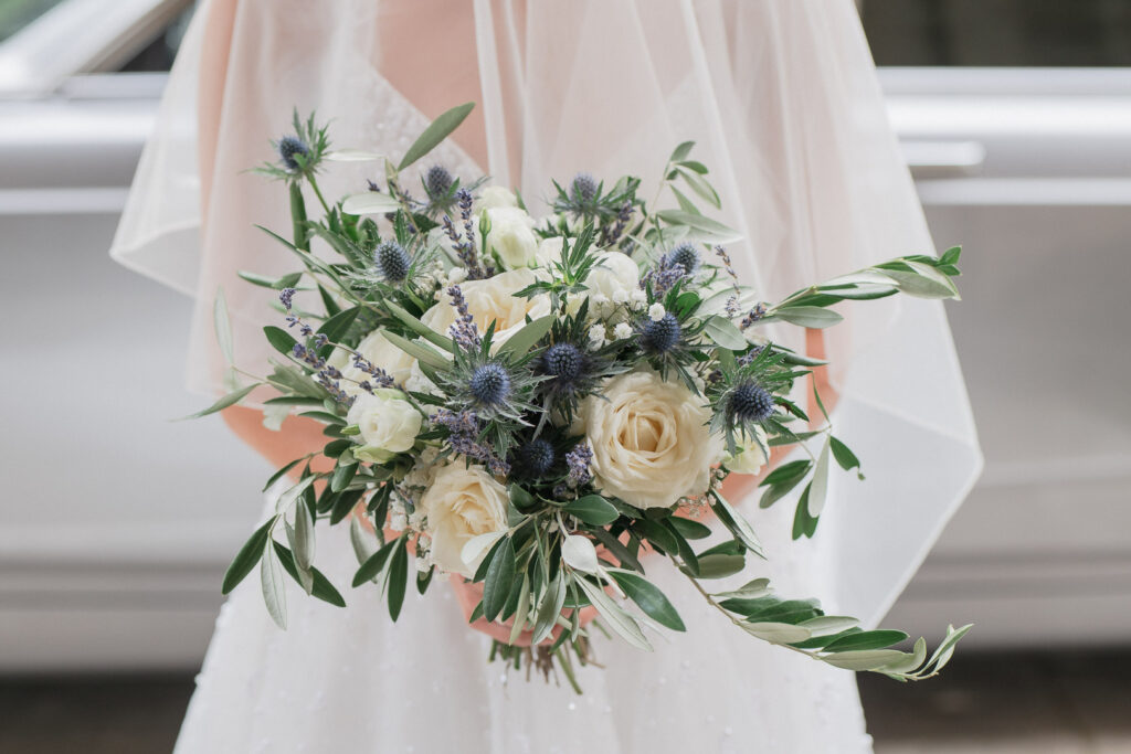 Asymetric bridal bouquet